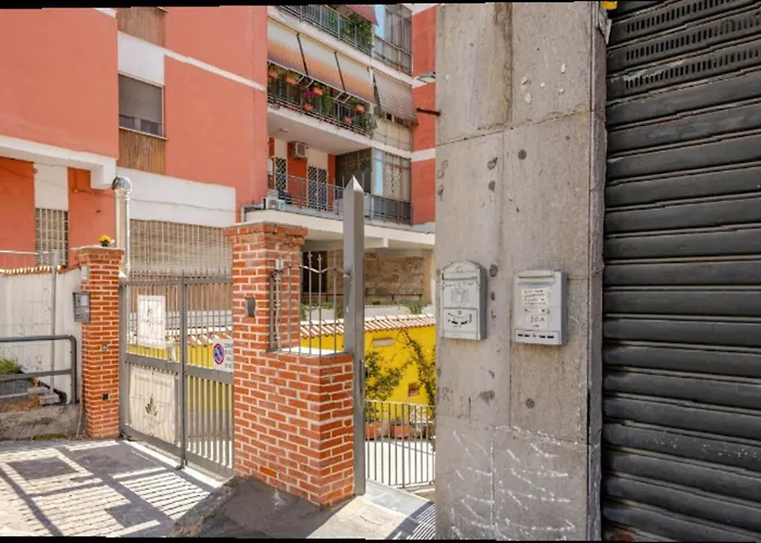 Secret Casa Bovari Metro B1 Conca D'oro Apartment